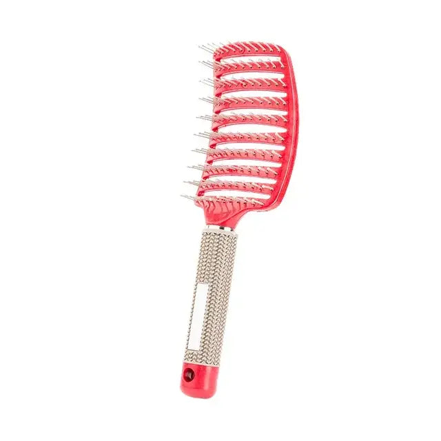 Massage du cuir chevelu avec une brosse à cheveux
